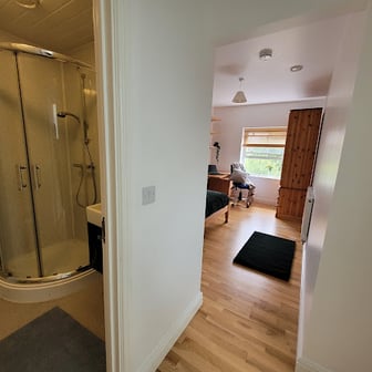 Room 10 En Suite in 11 bed house - Image 3