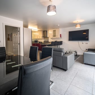 Room 6 En Suite in 11 bed house - Image 6