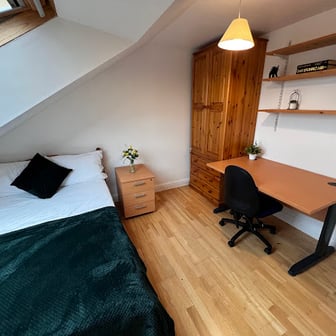 Room 11 in 12 bed house - Image 3