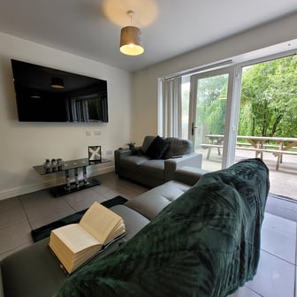 Room 1 in 12 bed house - Image 1