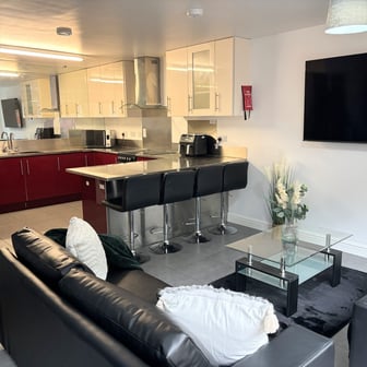 Top Floor Flat- 2 Bedrooms - Image 4