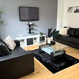Top Floor Flat- 2 Bedrooms - Image 7