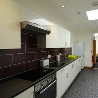 Large Ensuite Room- MB129 (Reserved for 2nd Year or more Students) - Image 5