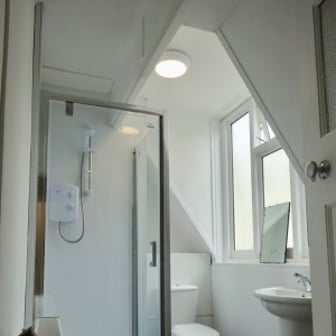 Large Ensuite Room- MB22 (Reserved for 2nd Year or more Students) - Image 4