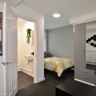 Ensuite With Kitchen - Image 1