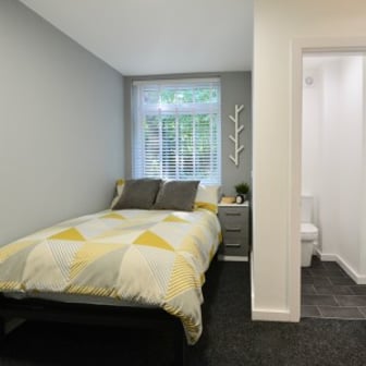 Ensuite With Kitchen - Image 4