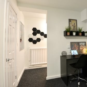 Ensuite With Kitchen - Image 6