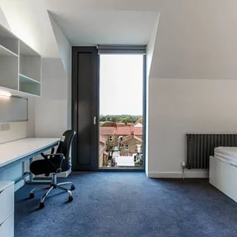 Deluxe Studio - Image 2