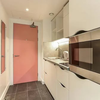 Deluxe Studio - Image 10