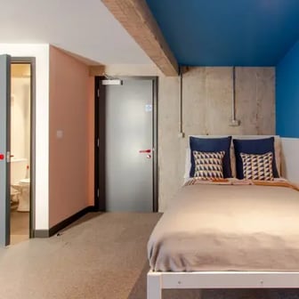 The Bigger Balcony Room - Image 2