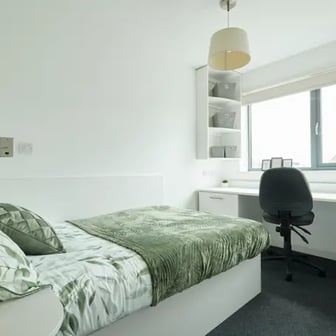 Classic 5 Bed En-Suite  - Image 1