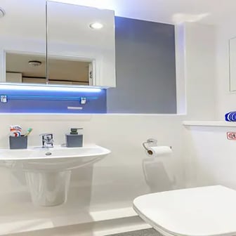 Deluxe Studio - Image 7