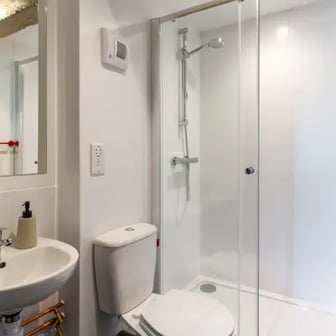 The Park Hill Room 2-Bed Apartment - Image 3