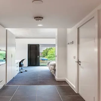 Deluxe Studio - Image 5