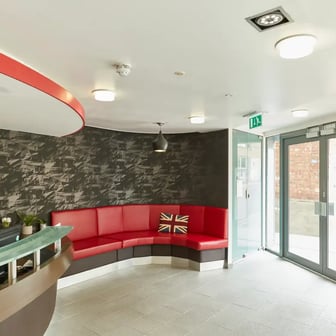 Refurbished Classic 4 Bed En-Suite - Image 2