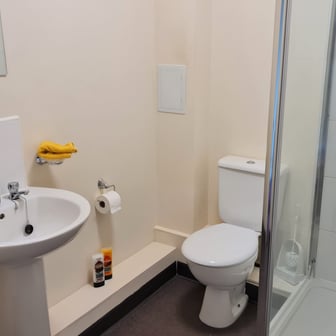 Deluxe Student Studio - Image 7