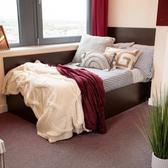 Deluxe Student Studio - Image 4