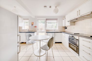 5 bed house, Regency Place -Professional, Christchurch, Kent, CT11YS - Image 2