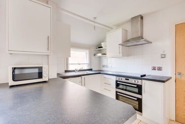 4 bed flat, Northgate (Flat), Christchurch, Kent, CT11BE - Image 5