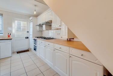 5 bed house, Warwick Road - Professional, Christchurch, Kent, CT11RQ - Image 3