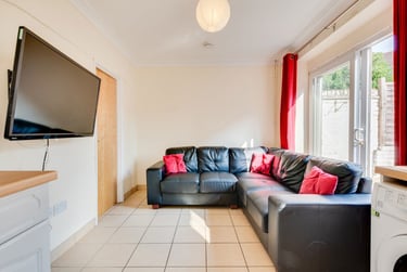 5 bed house, Warwick Road - Professional, Christchurch, Kent, CT11RQ - Image 6