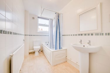 1 bed house, York Road, Wincheap, Kent, CT13TA - Image 8