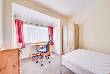 4 bed house, Old Park Avenue - Family, Christchurch, Kent, CT11DN - Image 2