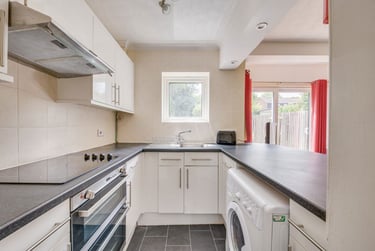 4 bed house, Old Park Avenue - Family, Christchurch, Kent, CT11DN - Image 5