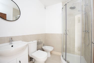 2 bed flat, Station Road West, St Stephens, Kent, CT28AN - Image 4