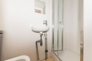 1 bed house, College Road - Room, Christchurch, Kent, CT11QX - Image 8