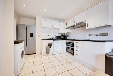 1 bed house, College Road - Room, Christchurch, Kent, CT11QX - Image 4