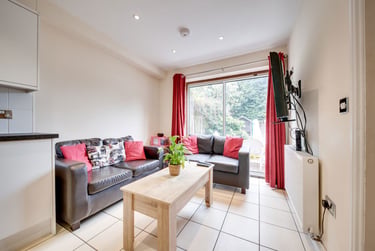 1 bed house, College Road - Room, Christchurch, Kent, CT11QX - Image 2