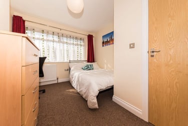 1 bed house, College Road - Room, Christchurch, Kent, CT11QX - Image 6