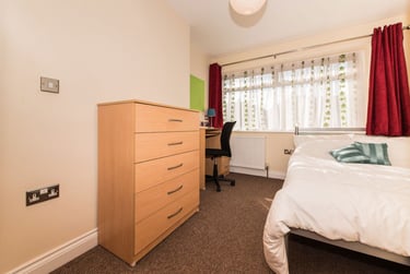 1 bed house, College Road - Room, Christchurch, Kent, CT11QX - Image 1