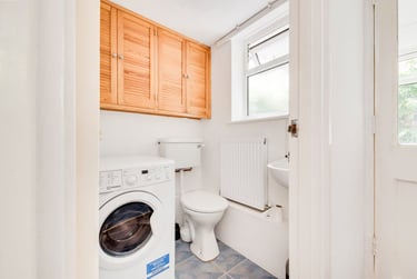 1 bed house, St Michaels Road - Room, St Stephens, Kent, CT27HQ - Image 12