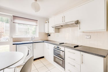 1 bed house, Regency Place -Room, Christchurch, Kent, CT11YS - Image 5