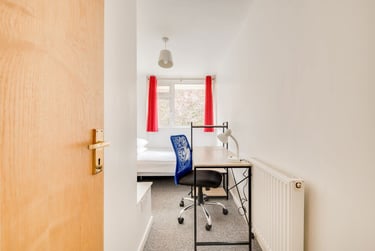 1 bed house, St Dunstans Close - Room, St Stephens, Kent, CT28LP - Image 9