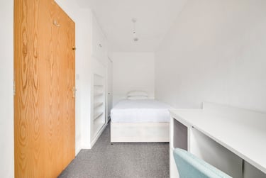 1 bed house, Godden Road - Room, Hales Place, Kent, CT27BZ - Image 9