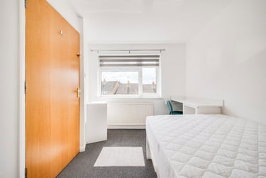 1 bed house, Godden Road - Room, Hales Place, Kent, CT27BZ - Image 12