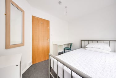 1 bed house, Godden Road - Room, Hales Place, Kent, CT27BZ - Image 7