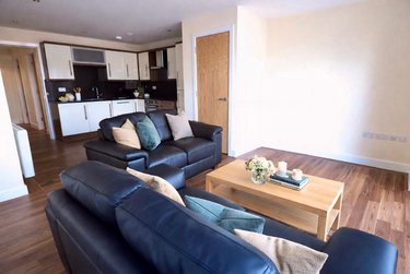 3 bed flat, 121 Fitzwilliam Street, Devonshire Green, Sheffield, S14JP - Image 1