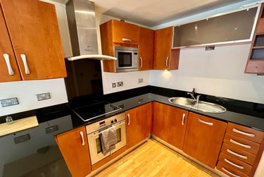 2 bed flat, Magellan House, Clarence Dock, Leeds, LS101JG - Image 1