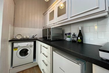 1 bed studio, 2a Turnagain Lane, City Centre, Canterbury, CT12ED - Image 3