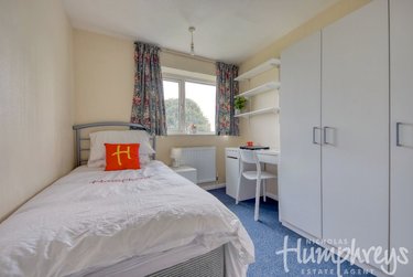 4 bed flat, Mead Way, St Stephens, Canterbury, CT28BB - Image 2