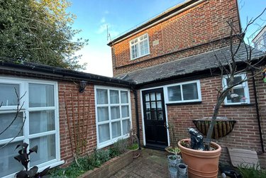 1 bed studio, 2a Turnagain Lane, City Centre, Canterbury, CT12ED - Image 1