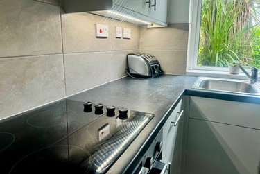1 bed house, Downs Road, Hales Place, Canterbury, CT27AY - Image 2