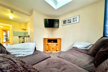 1 bed house, Tenterden Drive, Hales Place, Canterbury, CT27BW - Image 1