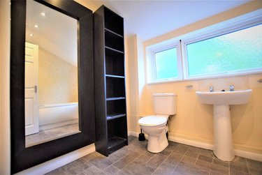5 bed house, Teddington Close, Christchurch, Canterbury, CT11HU - Image 2