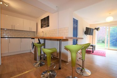5 bed house, Godden Road, Hales Place, Canterbury, CT27BY - Image 1