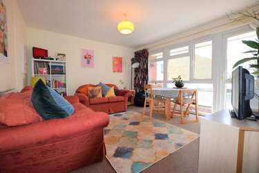 3 bed flat, Hawe Close, Hales Place, Canterbury, CT27DL - Image 3